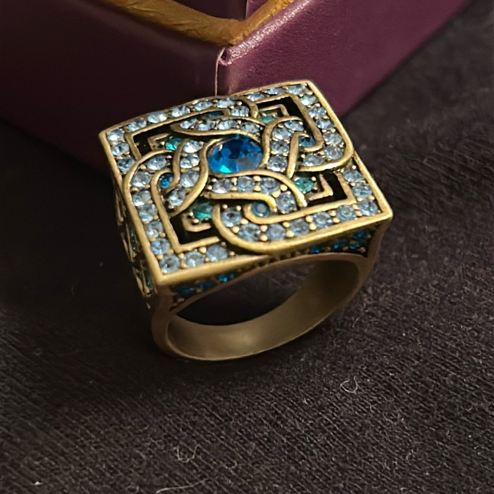 La Vintage Shades of Blue Serendipity Ring
